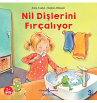 Nil Dişlerini Fırçalıyor